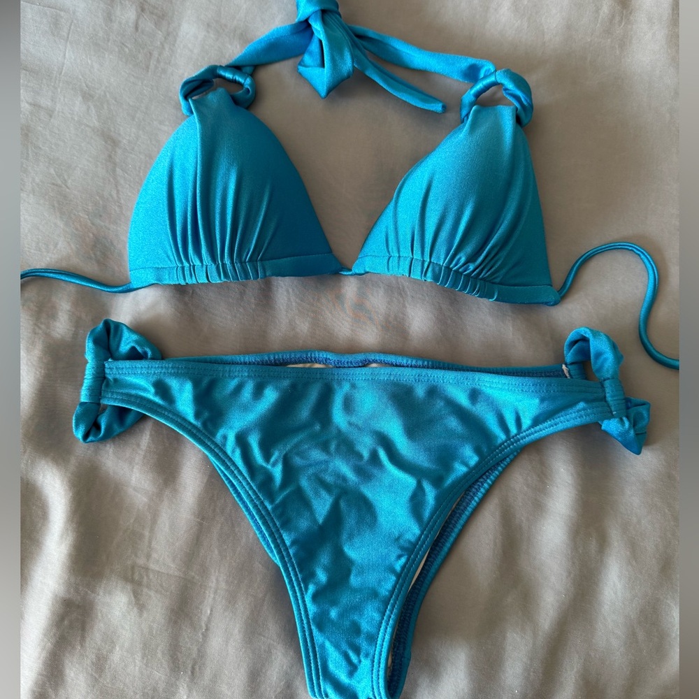Luli Fama hawaiian blue bikini